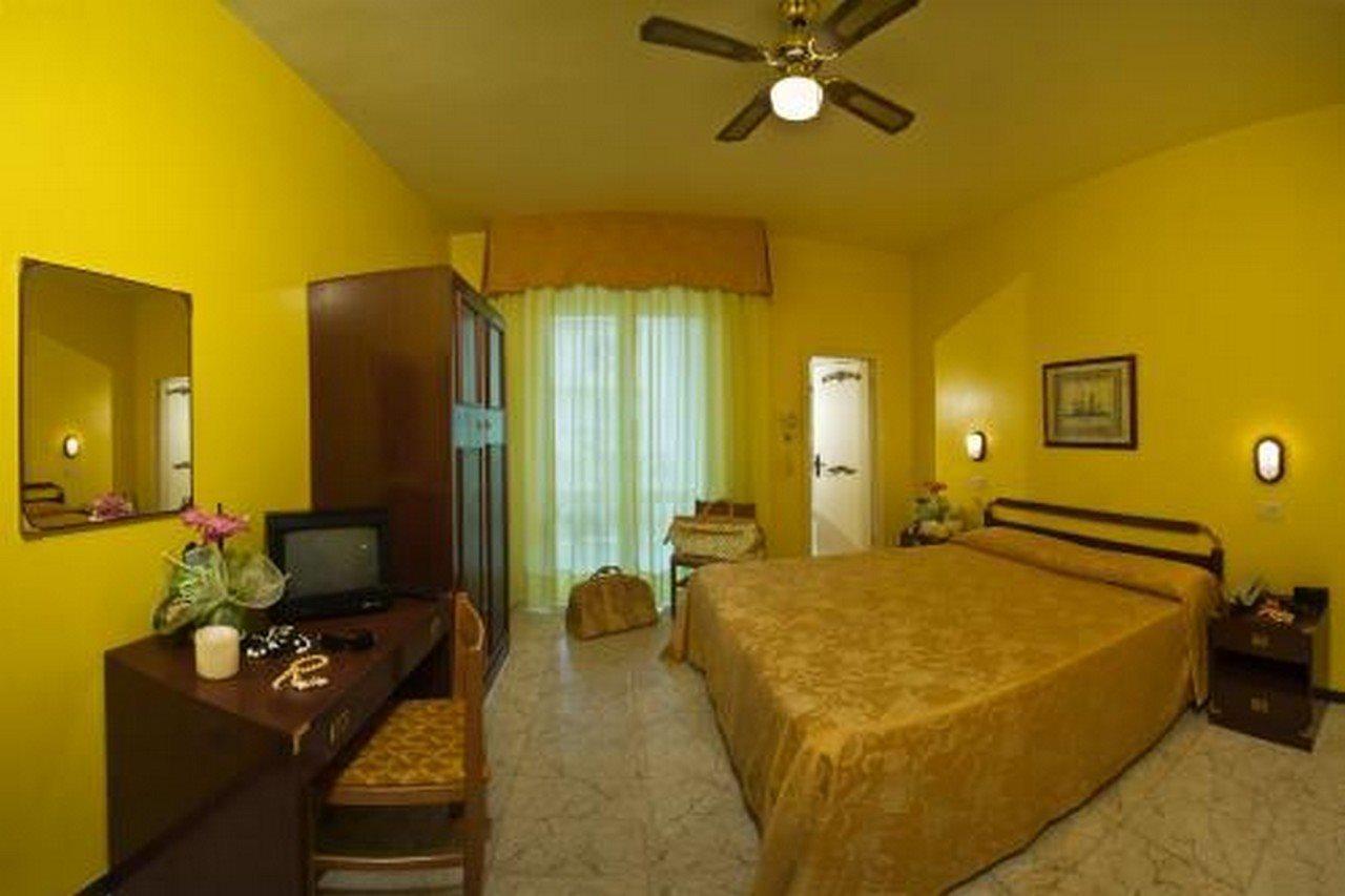 Hotel Maremonti غابيتّشي ماري الغرفة الصورة